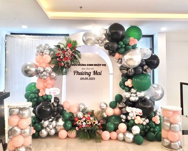 Dịch vụ trang trí sinh nhật cho người lớn - Sang trọng và ấn tượng 32 trang tri sinh nhat cho me