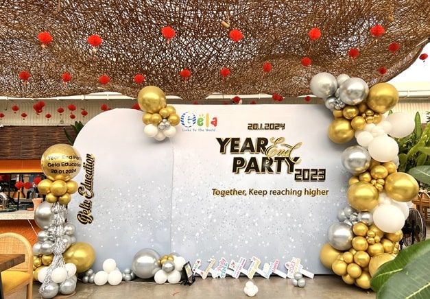 Trang trí Year End Party Đẳng Cấp - Biến Buổi Tiệc Cuối Năm Thành Sự Kiện Đáng Nhớ! 25 trang tri tat nien 2 khung min