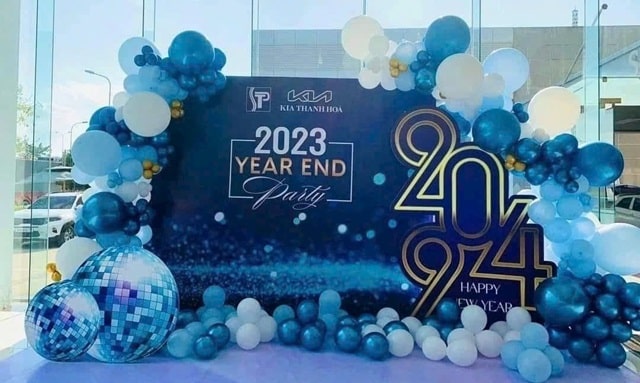 Trang trí Year End Party Đẳng Cấp - Biến Buổi Tiệc Cuối Năm Thành Sự Kiện Đáng Nhớ! 22 trang tri tat nien dep min