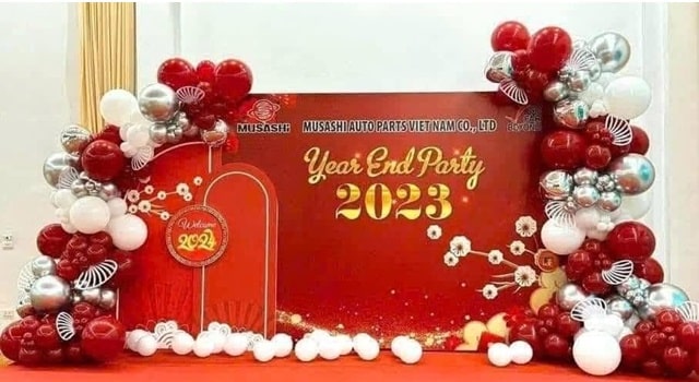 Trang trí Year End Party Đẳng Cấp - Biến Buổi Tiệc Cuối Năm Thành Sự Kiện Đáng Nhớ! 18 trang tri tat nien do dep min