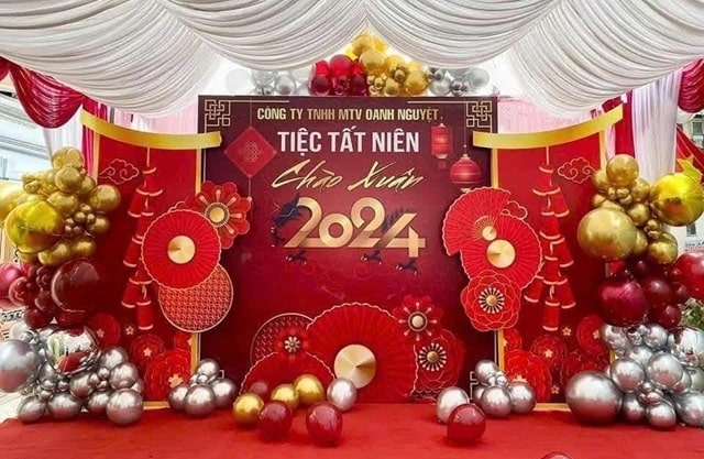 Trang trí Year End Party Đẳng Cấp - Biến Buổi Tiệc Cuối Năm Thành Sự Kiện Đáng Nhớ! 14 trang tri tat nien ket hop chao nam moi min