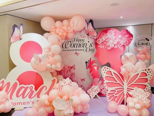 DỊCH VỤ TRANG TRÍ BACKDROP 8.3 NGÀY QUỐC TẾ PHỤ NỮ TẠI TP.HCM 21 Trang trí Backdrop 8.3 với tone hồng
