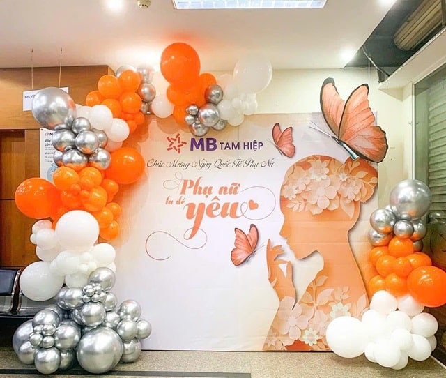 DỊCH VỤ TRANG TRÍ BACKDROP 8.3 NGÀY QUỐC TẾ PHỤ NỮ TẠI TP.HCM 25 trang tri dep an tuong tone cam min
