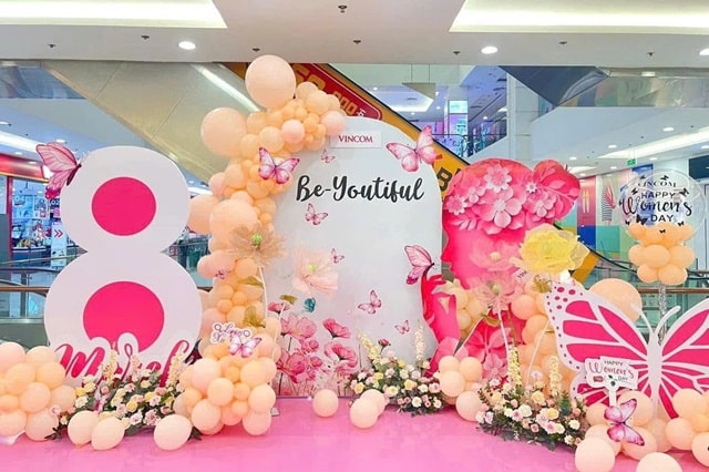 DỊCH VỤ TRANG TRÍ BACKDROP 8.3 NGÀY QUỐC TẾ PHỤ NỮ TẠI TP.HCM 34 trang tri dep ket hop hoa tuoi min