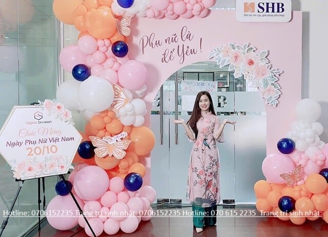 Trang Trí Ngày 20/10 Ấn Tượng Và Độc Đáo Năm 2025 22 Backdrop Trang Trí Ngày Phụ Nữ Việt Nam Tại Ngân Hàng Min