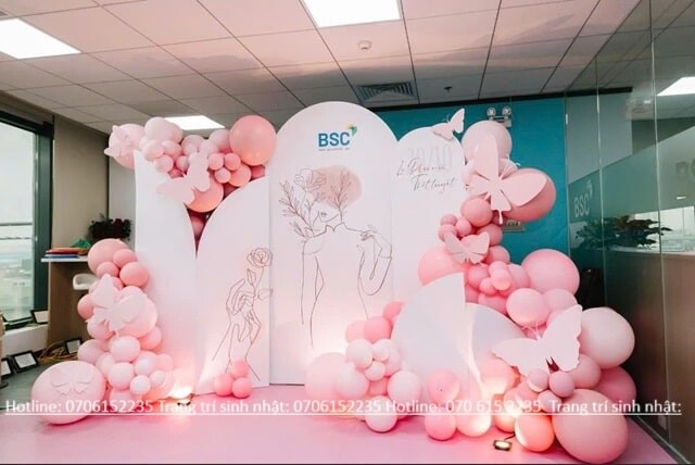 Trang Trí Ngày 20/10 Ấn Tượng Và Độc Đáo Năm 2025 30 Trang Trí Background Ngày 20.10 Tại Công Ty Min