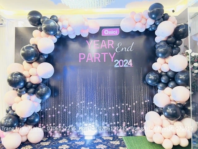 Trang Trí Tất Niên Ấn Tượng – Bí Quyết Cho Một Buổi Tiệc Cuối Năm Hoàn Hảo 45 Thi Công Backdrop Cuối Năm Min