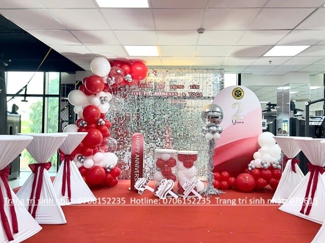 Trang Trí Tất Niên Ấn Tượng – Bí Quyết Cho Một Buổi Tiệc Cuối Năm Hoàn Hảo 37 Trang Trí Backdrop Tất Niên Tại Công Ty Min