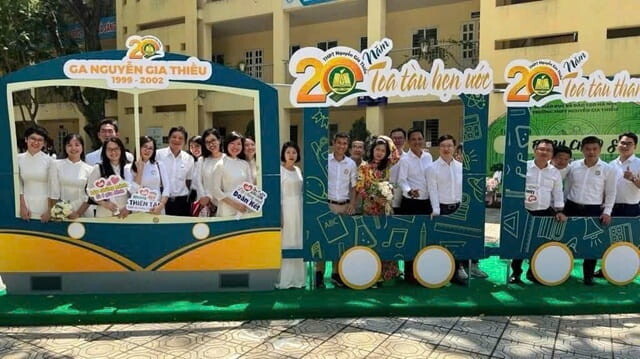Trang Trí Tổng Kết Năm Học Chuyên Nghiệp Tại TP.HCM – Giải Pháp Trọn Gói Cho Trường Học, Mầm Non, Tiểu Học & Trung Tâm Tiếng Anh 26 Dịch Vụ Trang Trí Tổng Kết Năm Học Trường Cấp 3