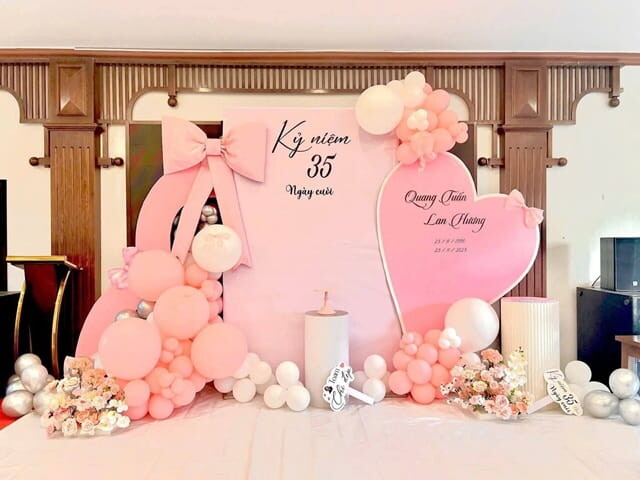 DỊCH VỤ TRANG TRÍ TIỆC BÁO HỶ TP.HCM ĐẸP – SANG TRỌNG – TRỌN GÓI TỪ A-Z 32 Trang Trí Backdrop Báo Hỷ Hcm